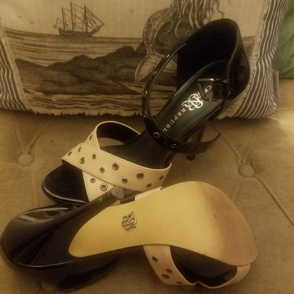 Rock and Republic Hulttan  Rivet Stilettos - Picture 5 of 5